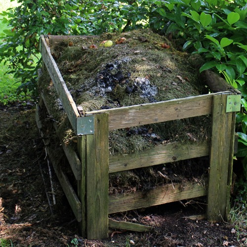Freier Garten mit massiver Laube 